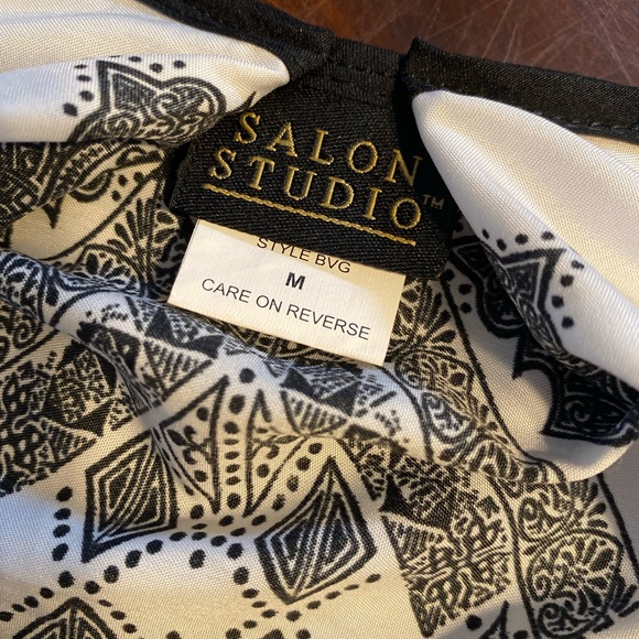 Chic Women's Blouse with Black and Blue Patterns - Picture 3 of 3